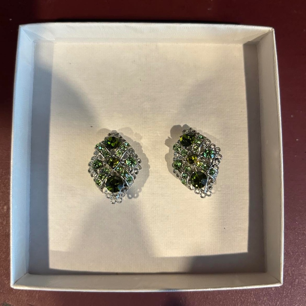 Green Stone Crystal Peridot Silver Marcasite Costume Jewelry Clip On Earrings